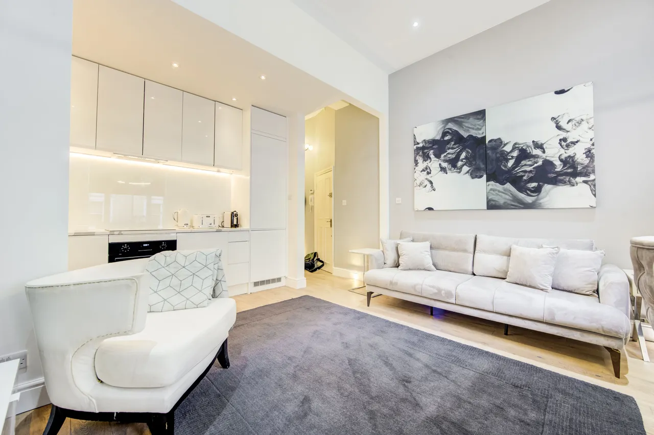 Flat 2, 48 Eardley Crescent, London, photo 2