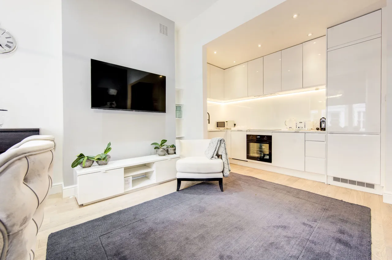 Flat 2, 48 Eardley Crescent, London, photo 9