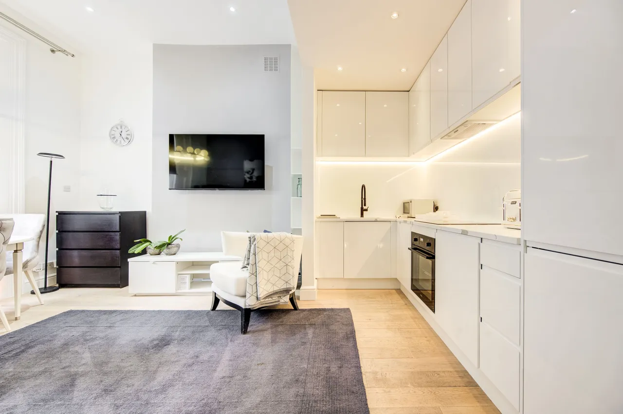 Flat 2, 48 Eardley Crescent, London, photo 5
