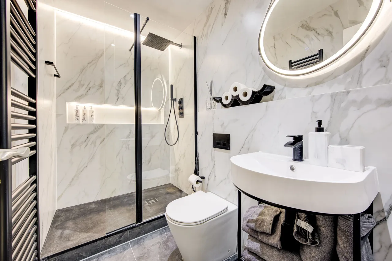 Flat 2, 48 Eardley Crescent, London, photo 11