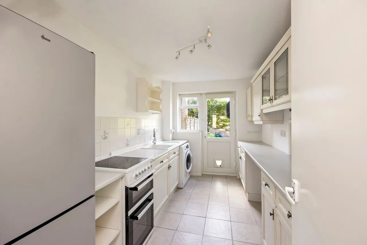 Sandy Vale, Haywards Heath, RH16, photo 2