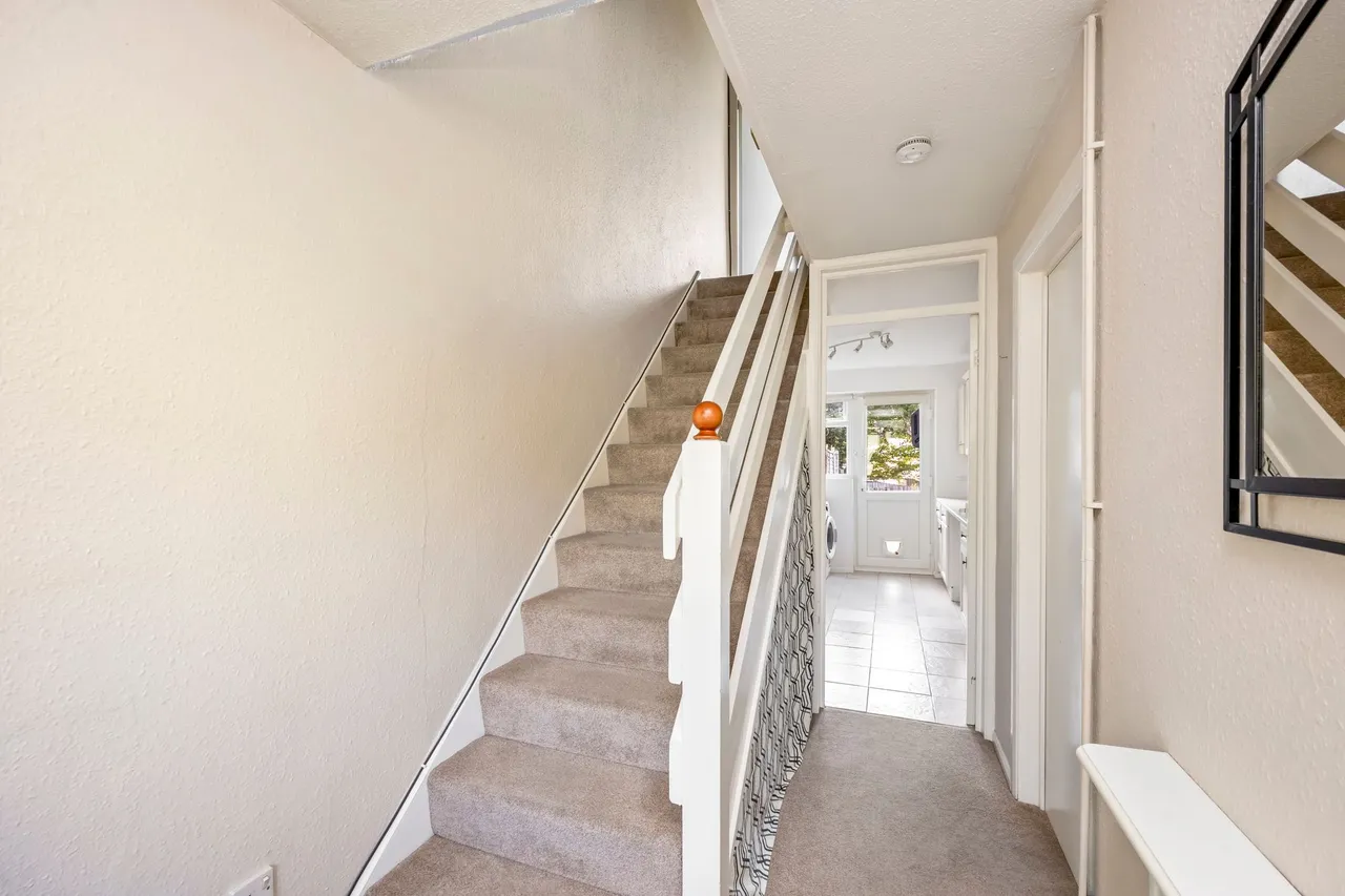 Sandy Vale, Haywards Heath, RH16, photo 3