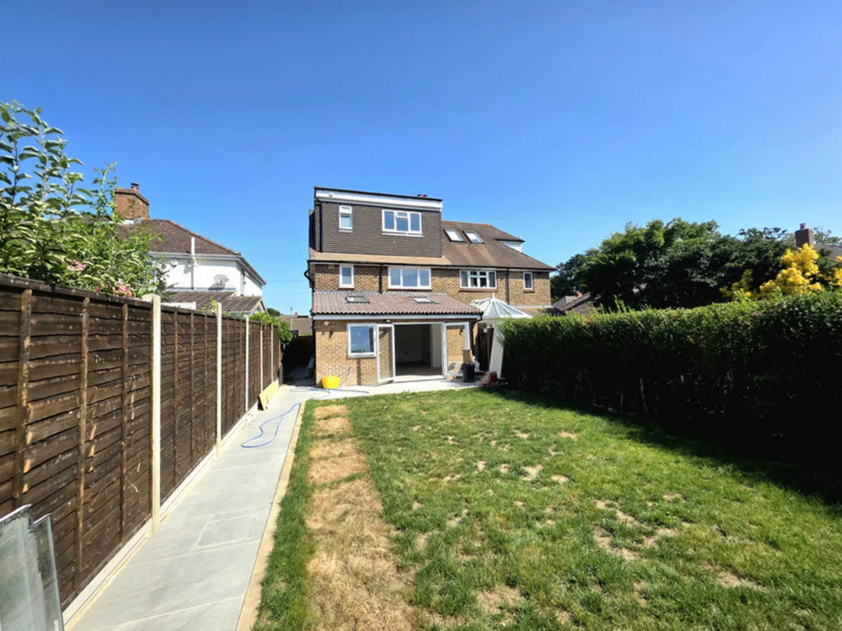 Horley, RH6 9BS, photo 6