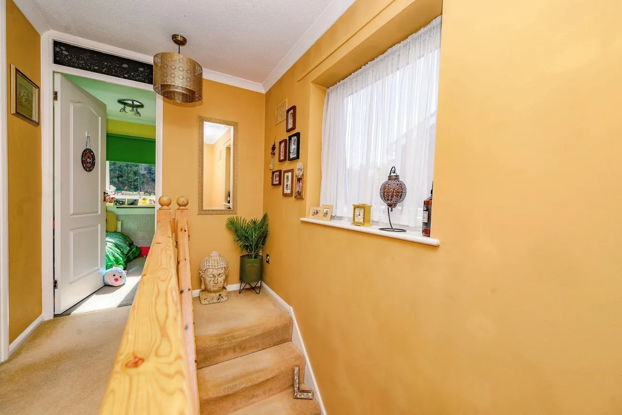 Hickling Close, Luton, Bedfordshire, LU2, photo 3