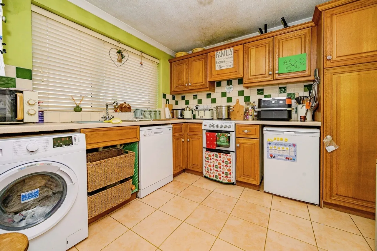 Hickling Close, Luton, Bedfordshire, LU2, photo 10