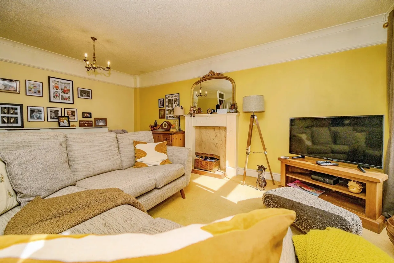 Hickling Close, Luton, Bedfordshire, LU2, photo 14