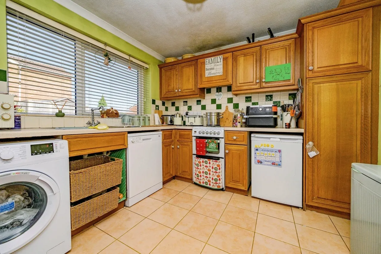 Hickling Close, Luton, Bedfordshire, LU2, photo 11