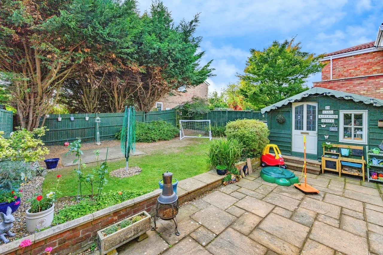 Hickling Close, Luton, Bedfordshire, LU2, photo 17