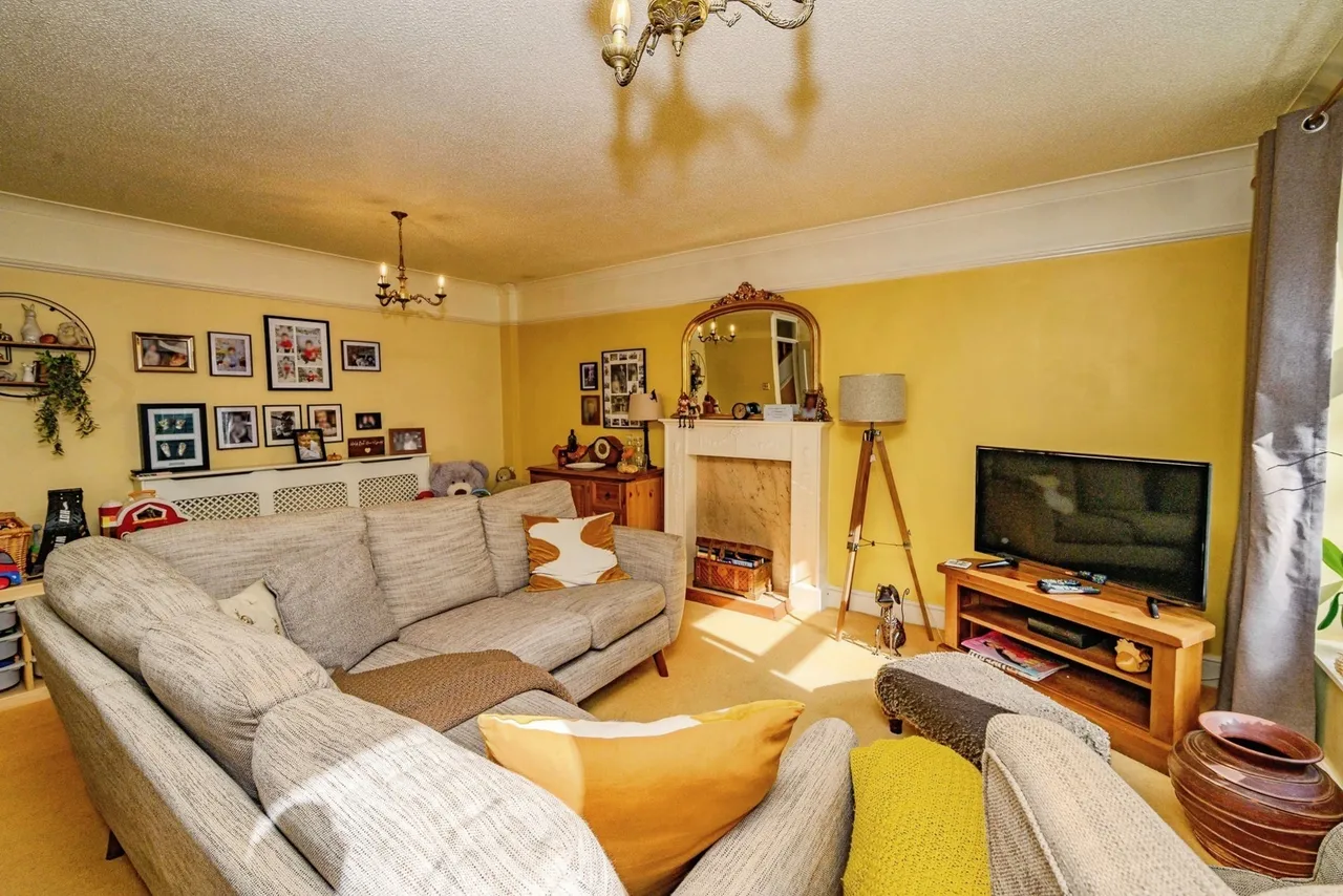 Hickling Close, Luton, Bedfordshire, LU2, photo 7
