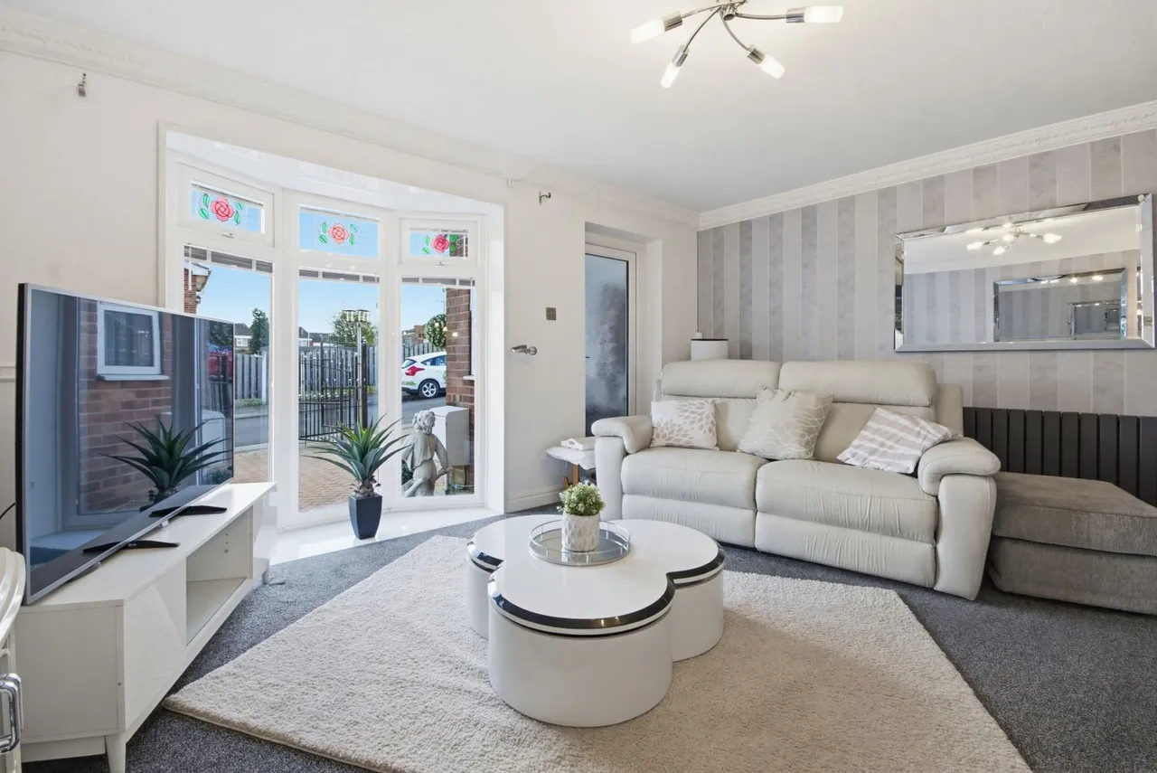 Amorys Holt Close, Maltby, S66, photo 6