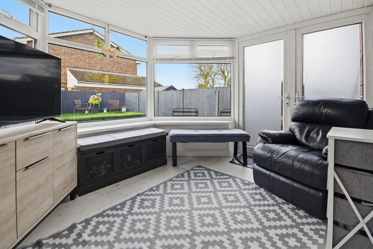 Amorys Holt Close, Maltby, S66, photo 9
