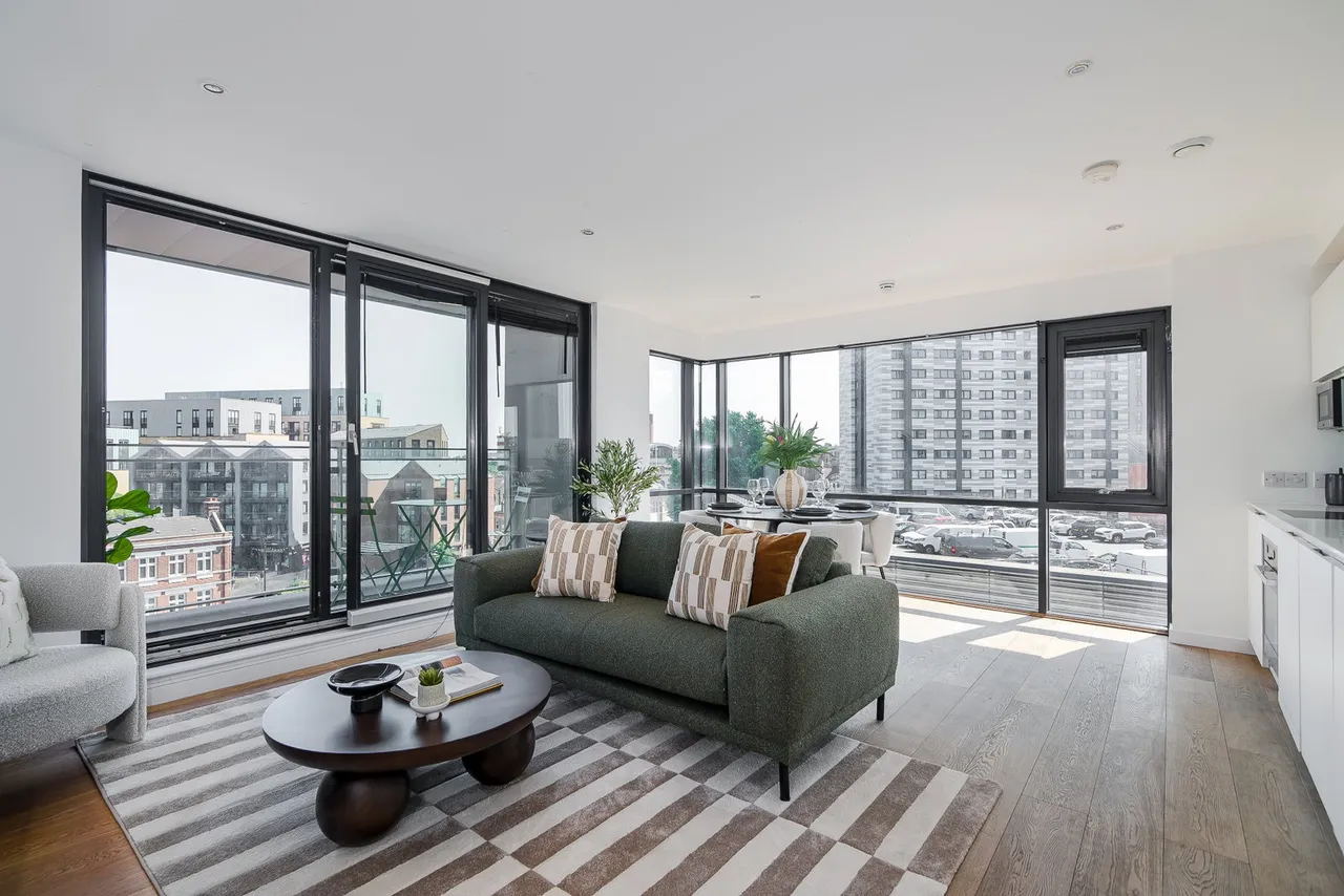 2 bed flat for sale — Hardwicks Square, London, SW18 4HU