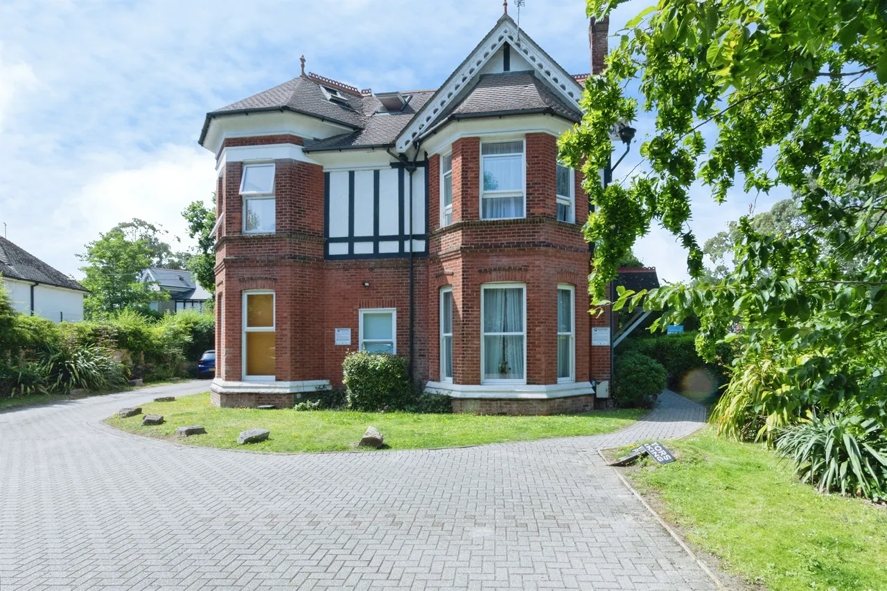 1 bed flat for sale — Lansdowne Road, Bournemouth