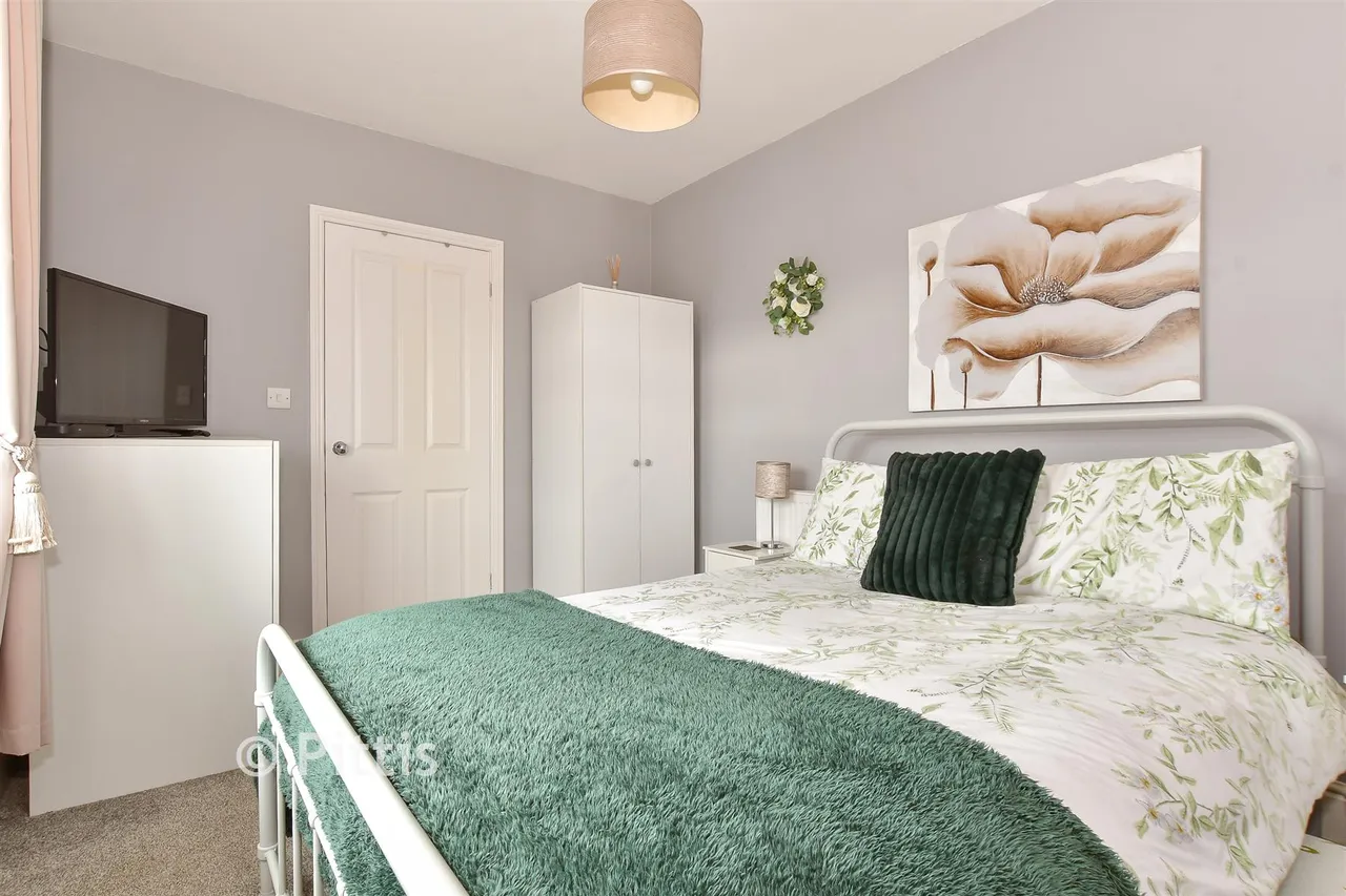 Clatterford Road, Newport, PO30, photo 8