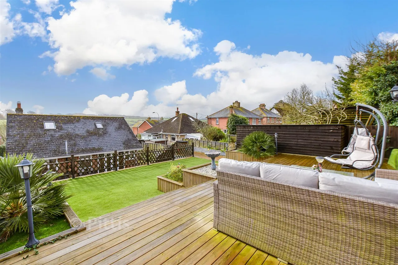 Clatterford Road, Newport, PO30, photo 2