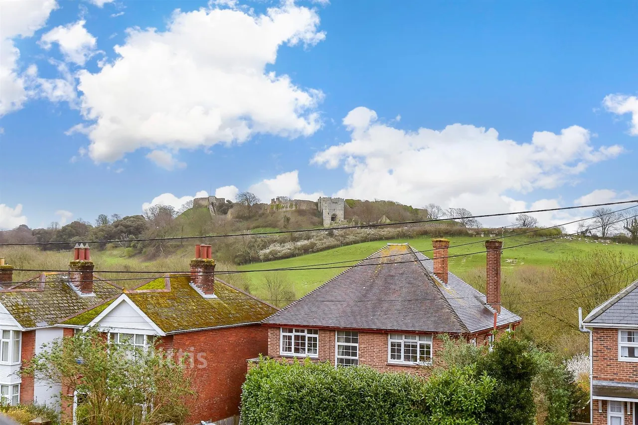 Clatterford Road, Newport, PO30, photo 11