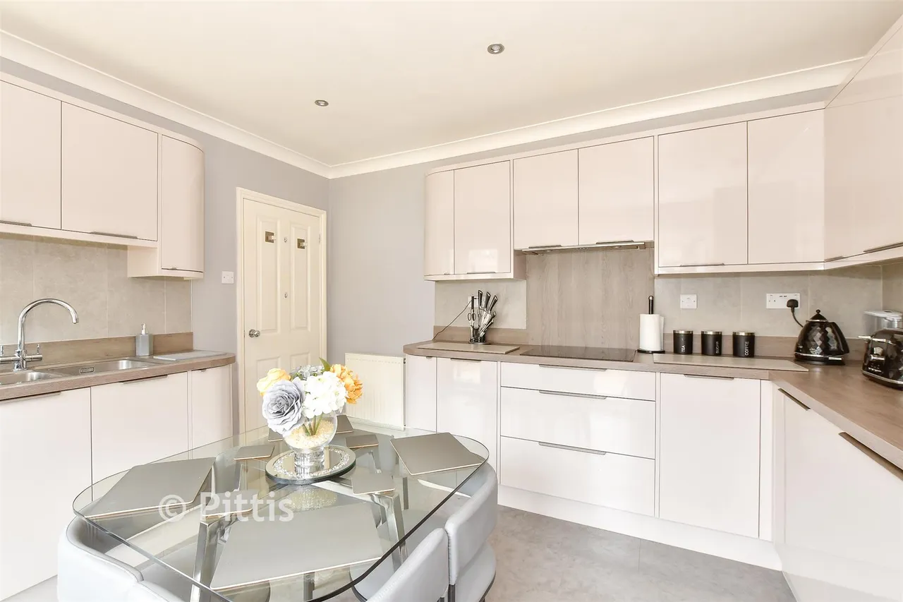 Clatterford Road, Newport, PO30, photo 5