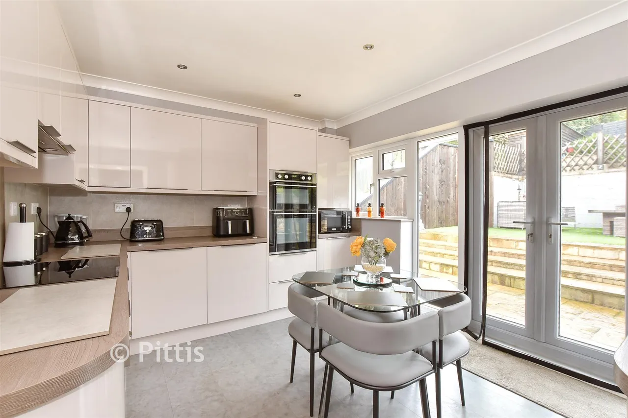 Clatterford Road, Newport, PO30, photo 3