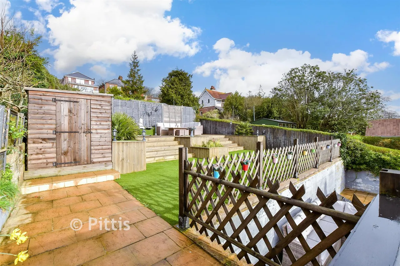 Clatterford Road, Newport, PO30, photo 12