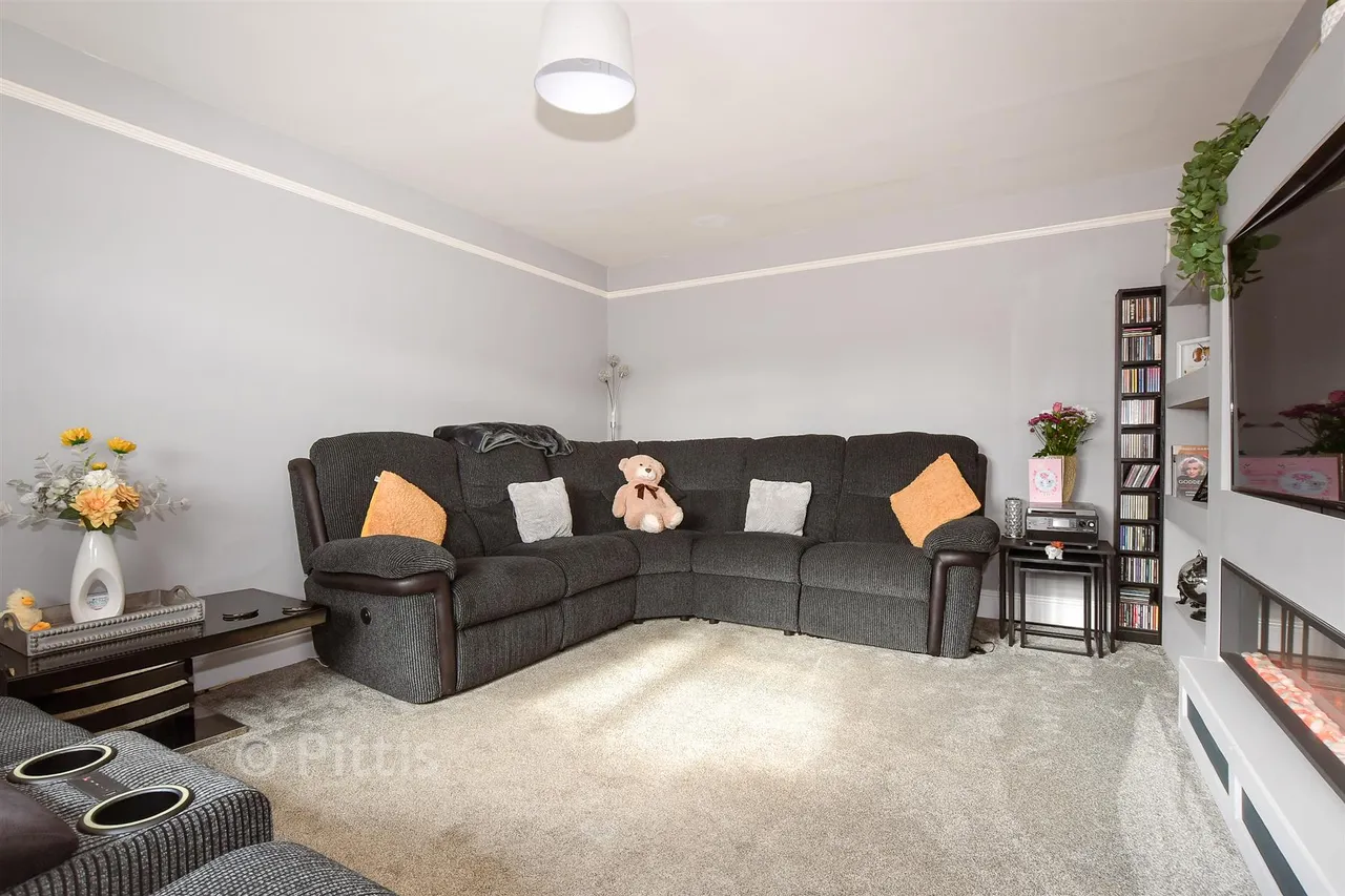 Clatterford Road, Newport, PO30, photo 4