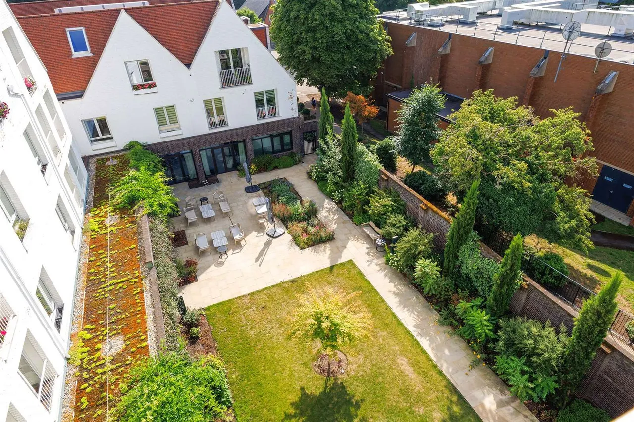 Leyton Road, Harpenden, Hertfordshire, AL5 2FH, photo 12