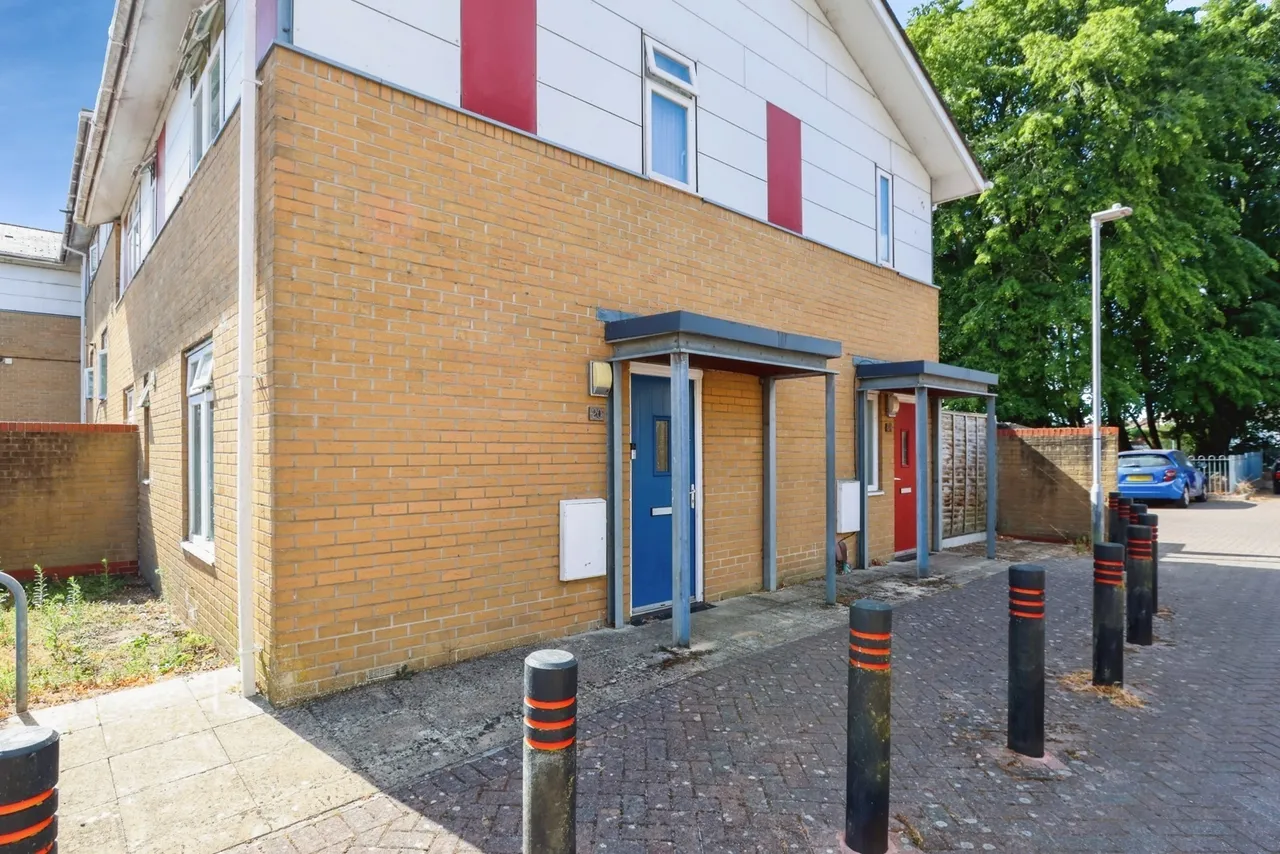Bartlett Way, Poole, BH12, photo 2