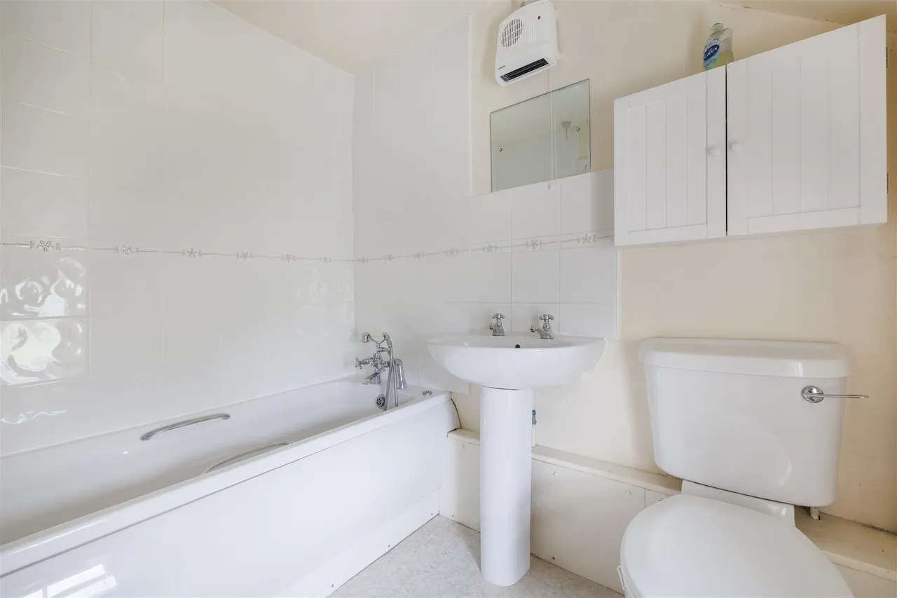 Halesworth Road, Bramfield, IP19, photo 12