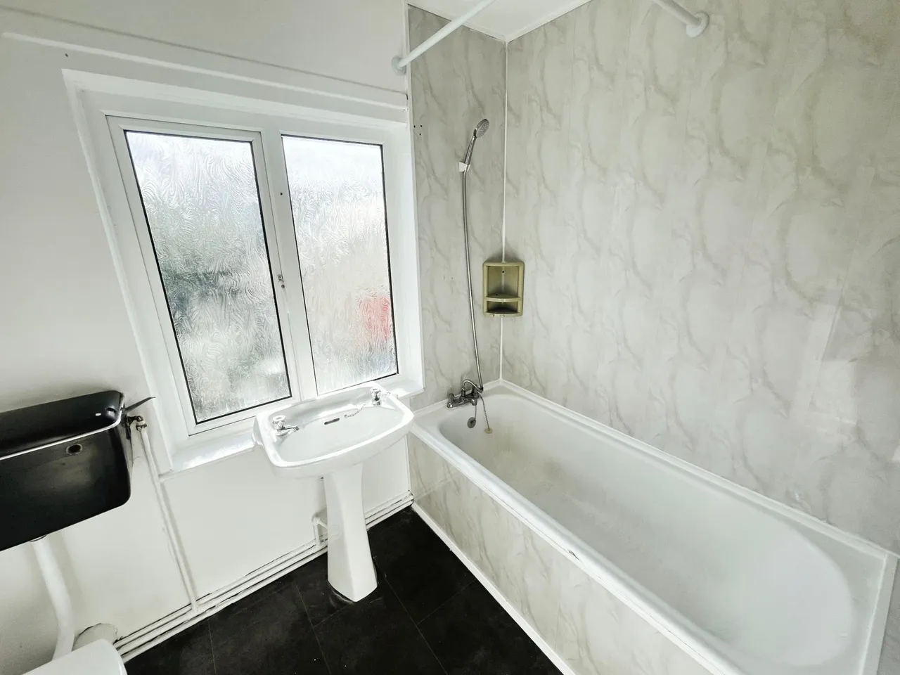 Belvoir Crescent, Lisburn, BT28, photo 10