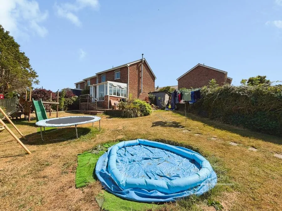 Hillcrest Road, Rookley, PO38, photo 18