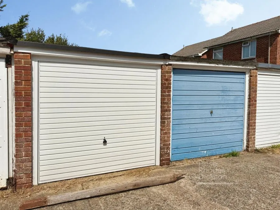 Hillcrest Road, Rookley, PO38, photo 22