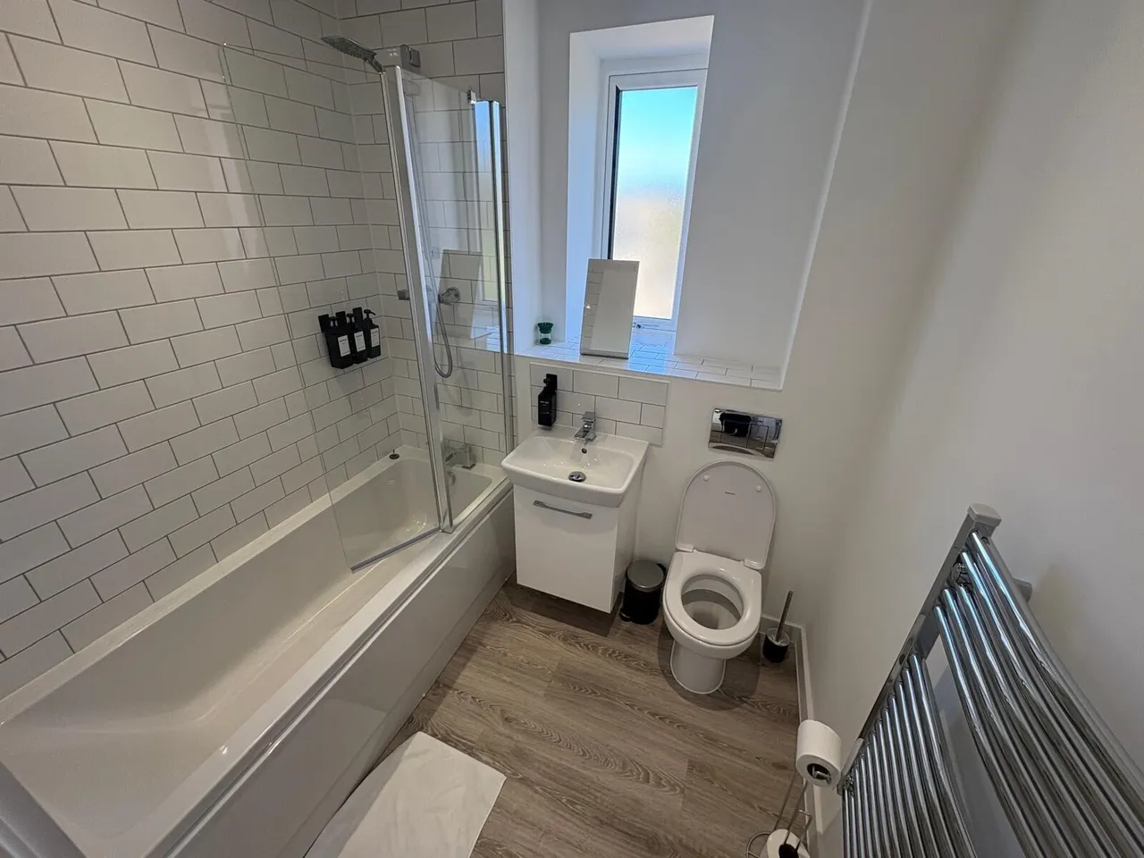 Bird Close, Belgrave Village, photo 6