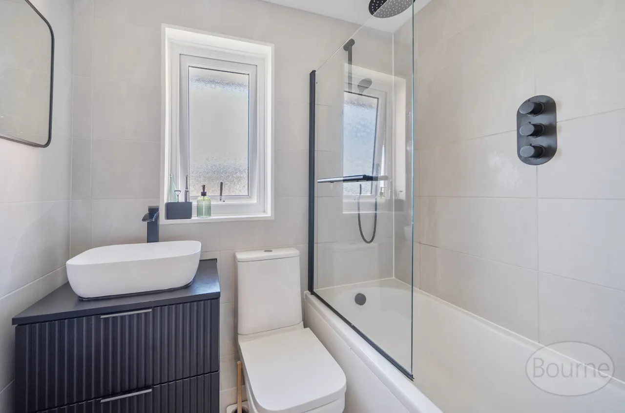 Murrell Road, Ash, GU12, photo 9