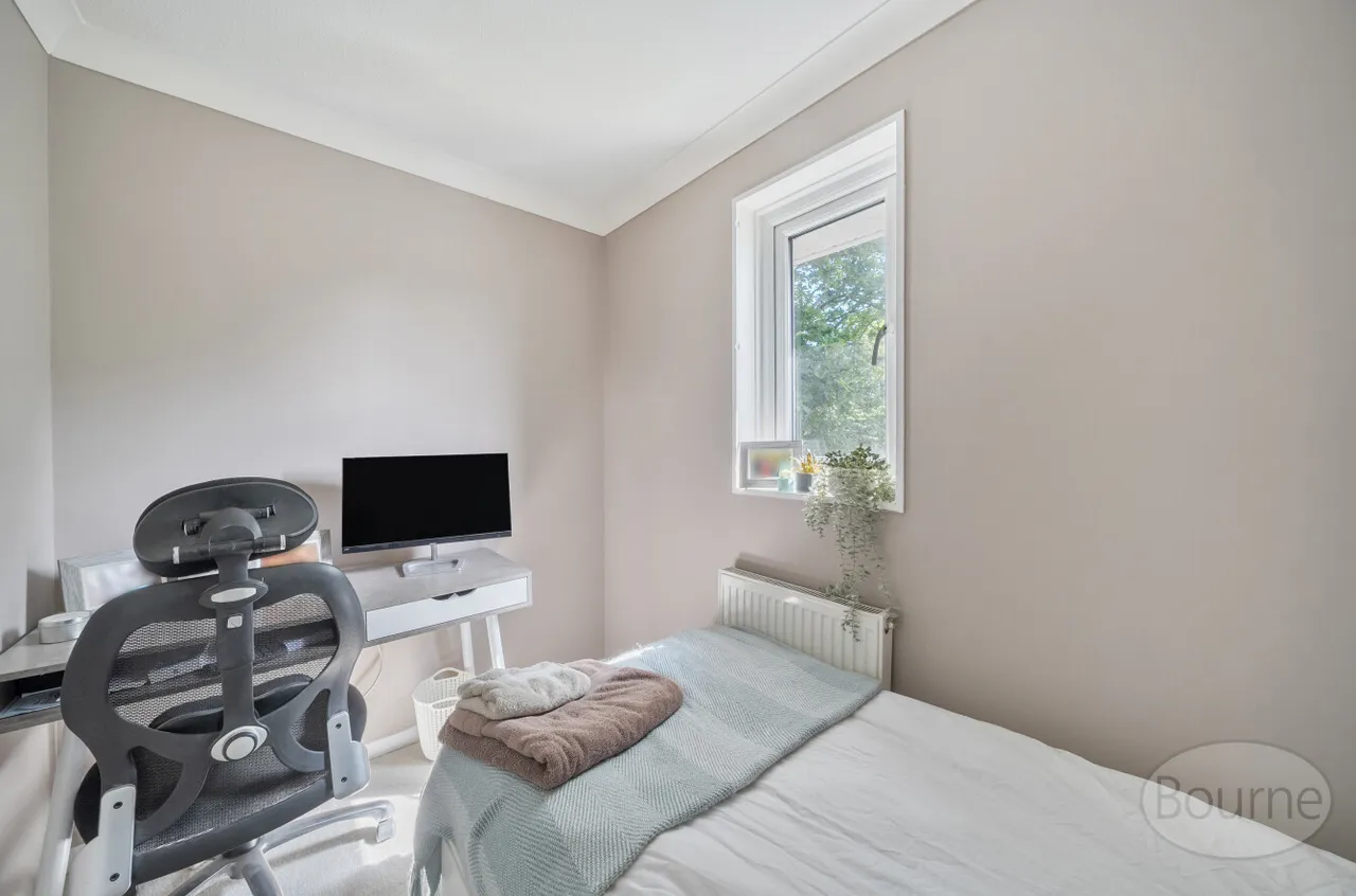 Murrell Road, Ash, GU12, photo 19