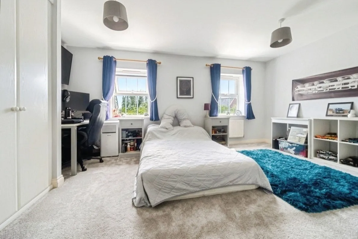 Creswell, Hook, Hampshire, RG27 9TG, photo 5