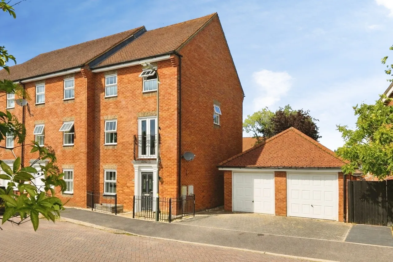 3 bed house for sale — Creswell, Hook, Hampshire, RG27 9TG