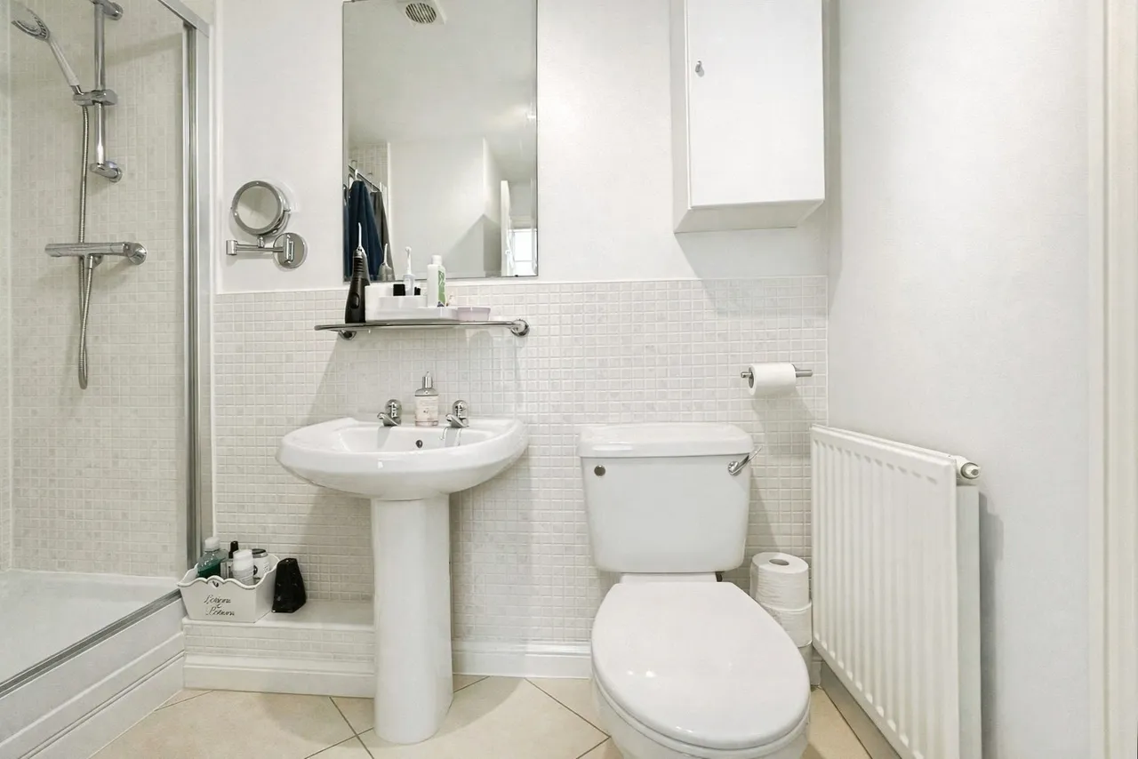 Creswell, Hook, Hampshire, RG27 9TG, photo 14
