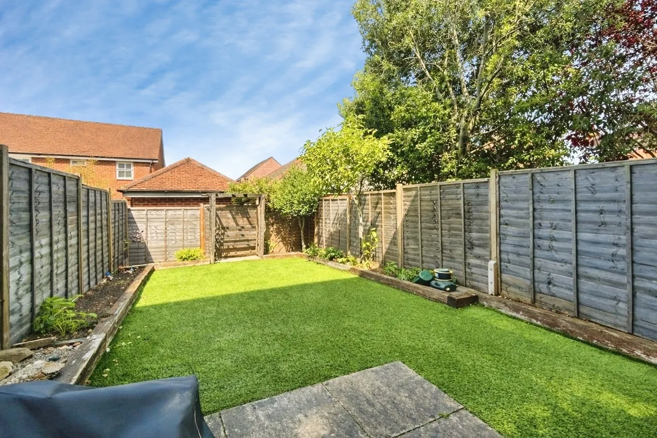 Creswell, Hook, Hampshire, RG27 9TG, photo 3