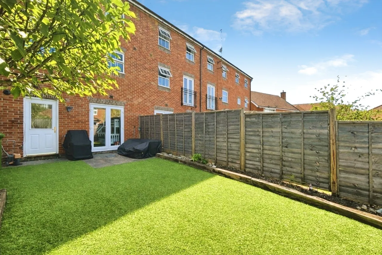 Creswell, Hook, Hampshire, RG27 9TG, photo 6