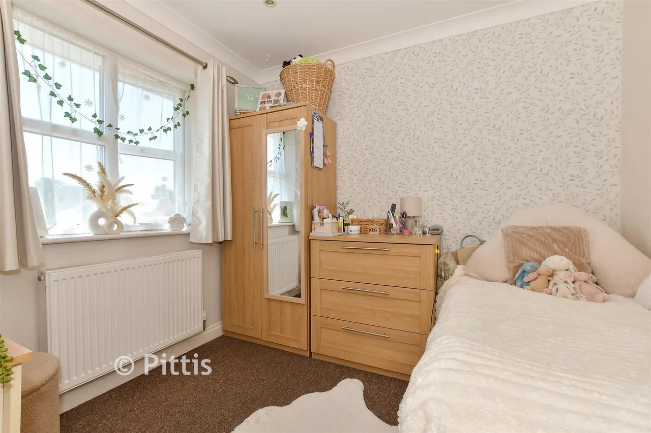 Summerhill Close, Sandown, PO36, photo 9
