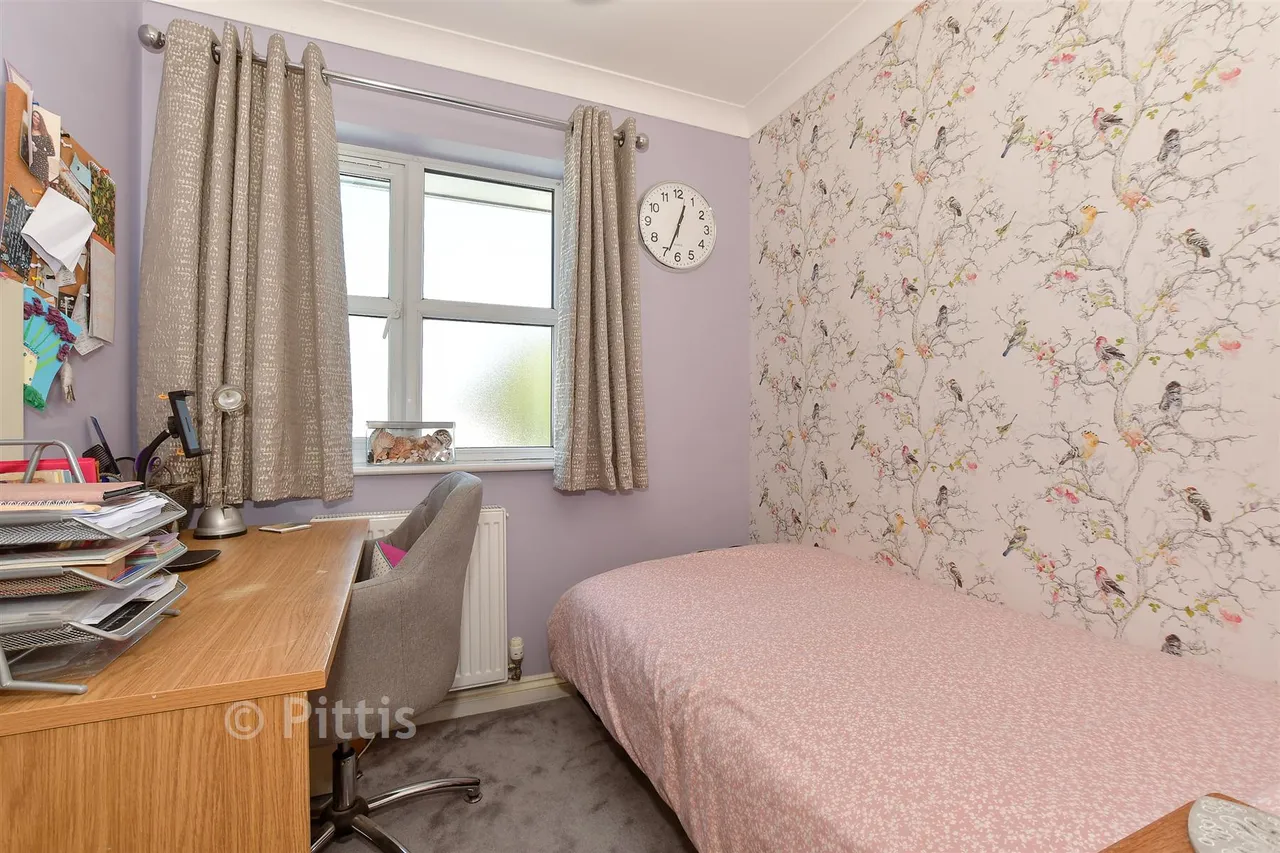 Summerhill Close, Sandown, PO36, photo 10