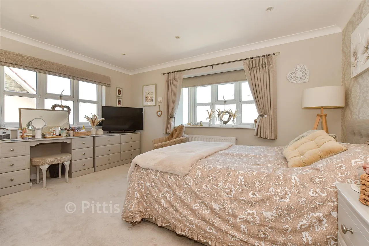 Summerhill Close, Sandown, PO36, photo 8