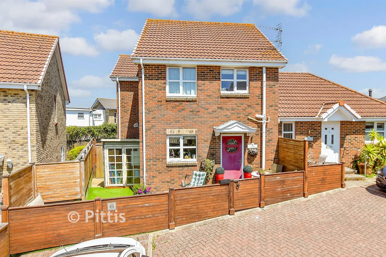 3 bed house for sale, Summerhill Close, Sandown, PO36