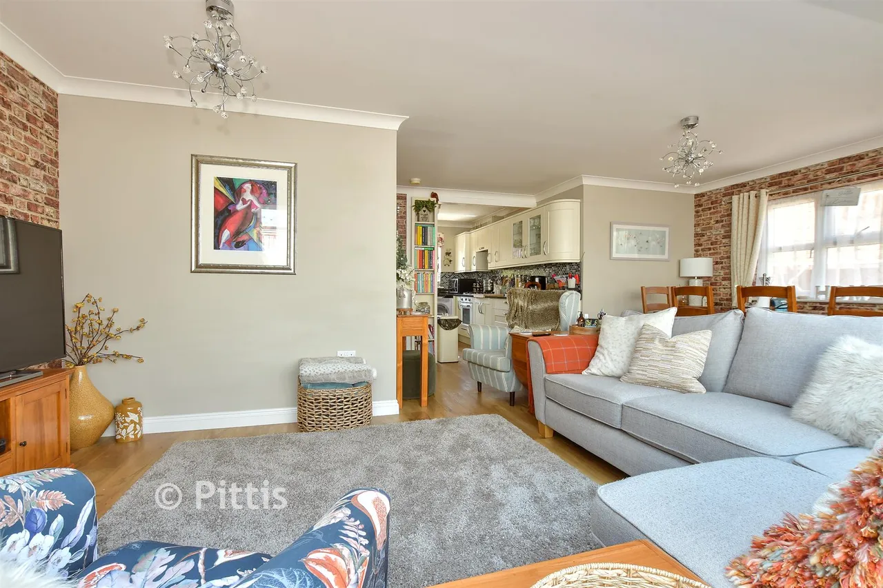 Summerhill Close, Sandown, PO36, photo 5