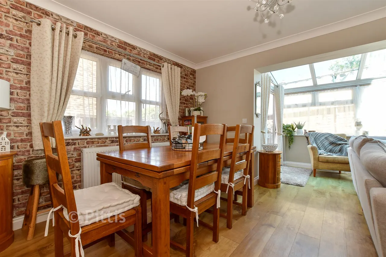 Summerhill Close, Sandown, PO36, photo 6
