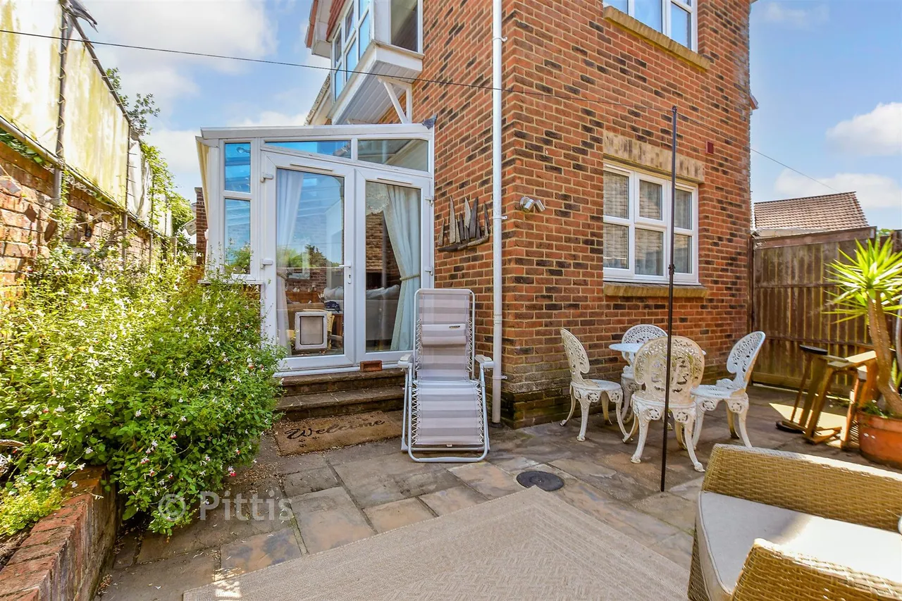 Summerhill Close, Sandown, PO36, photo 11
