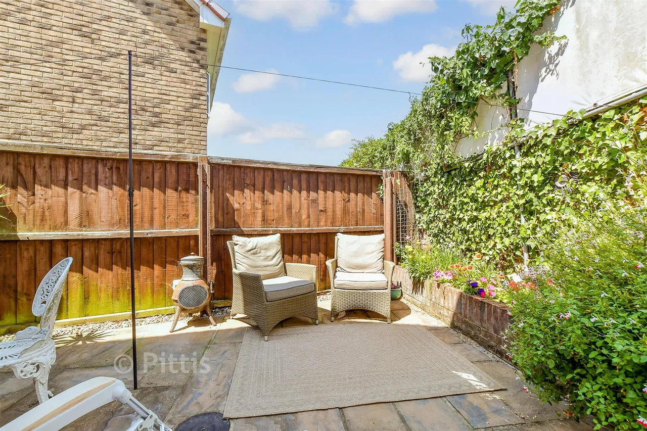Summerhill Close, Sandown, PO36, photo 12