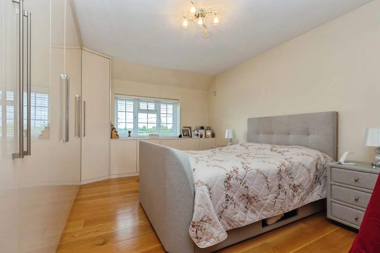 Lower Road, Stoke Mandeville, HP22, photo 7