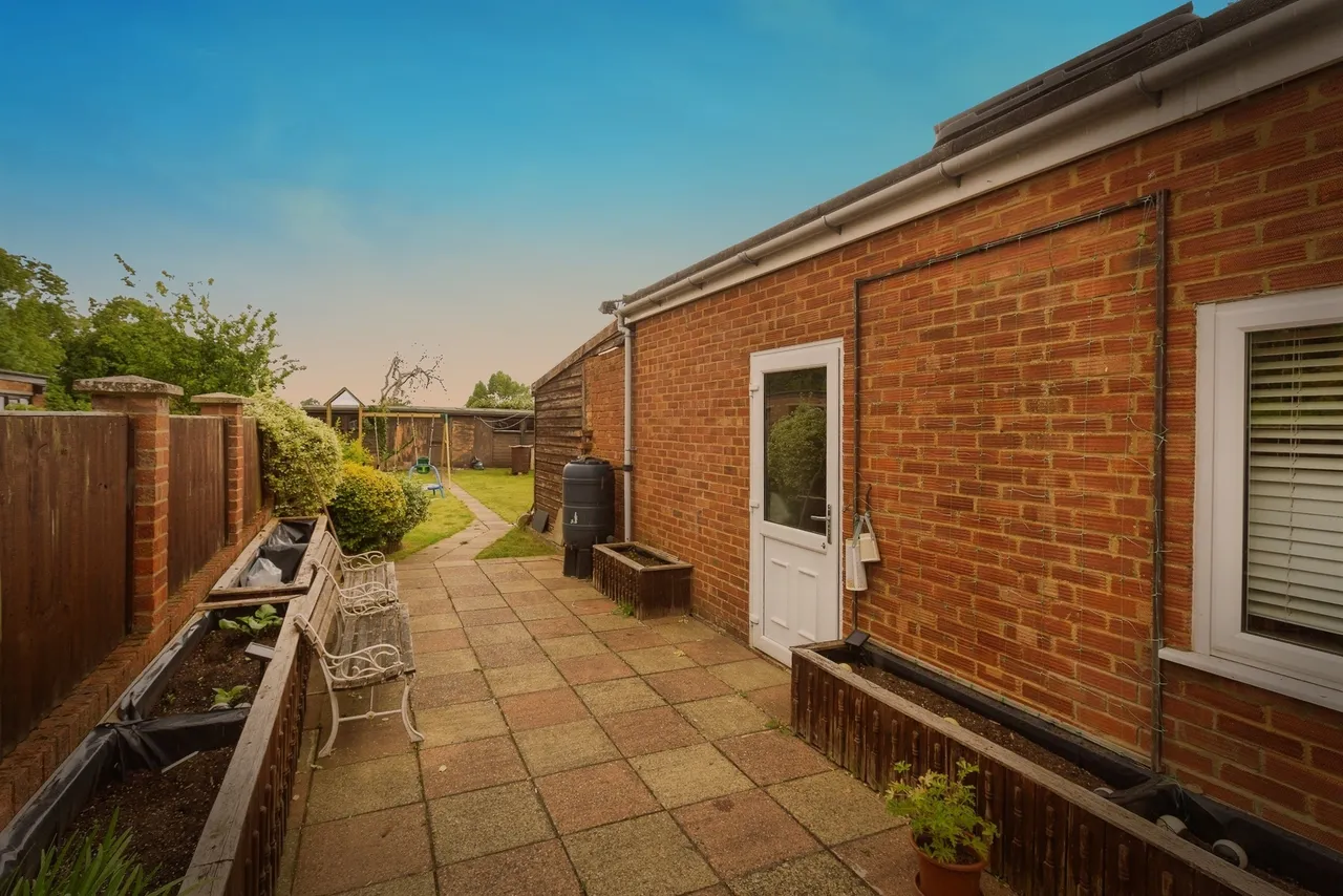 Lower Road, Stoke Mandeville, HP22, photo 12