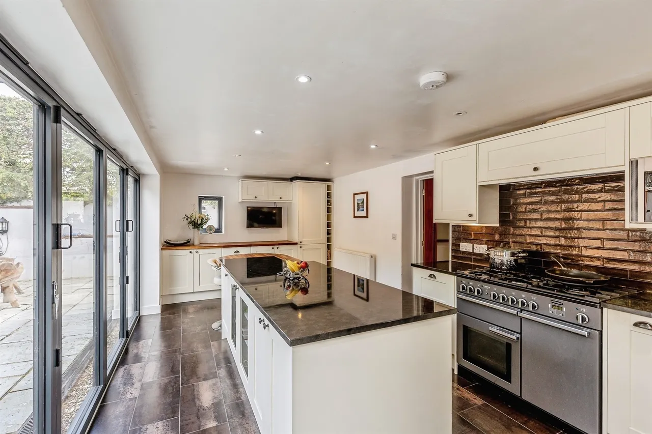Bath Road, Bitton, BS30, photo 8