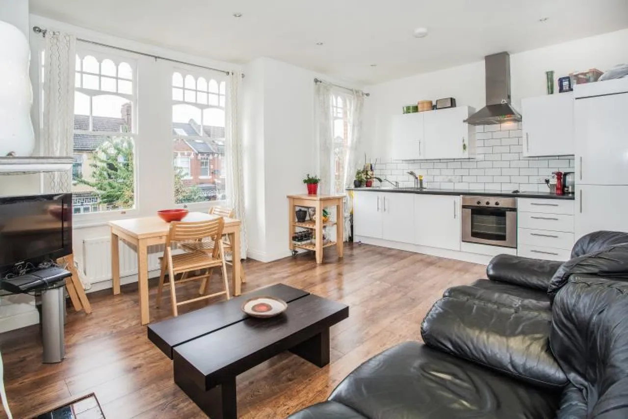 2 bed flat to rent, Oaklands Grove, Shepherds Bush, W12